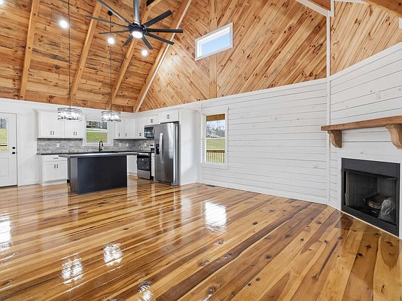 3rd image of 360 Pumpkin Creek Cir