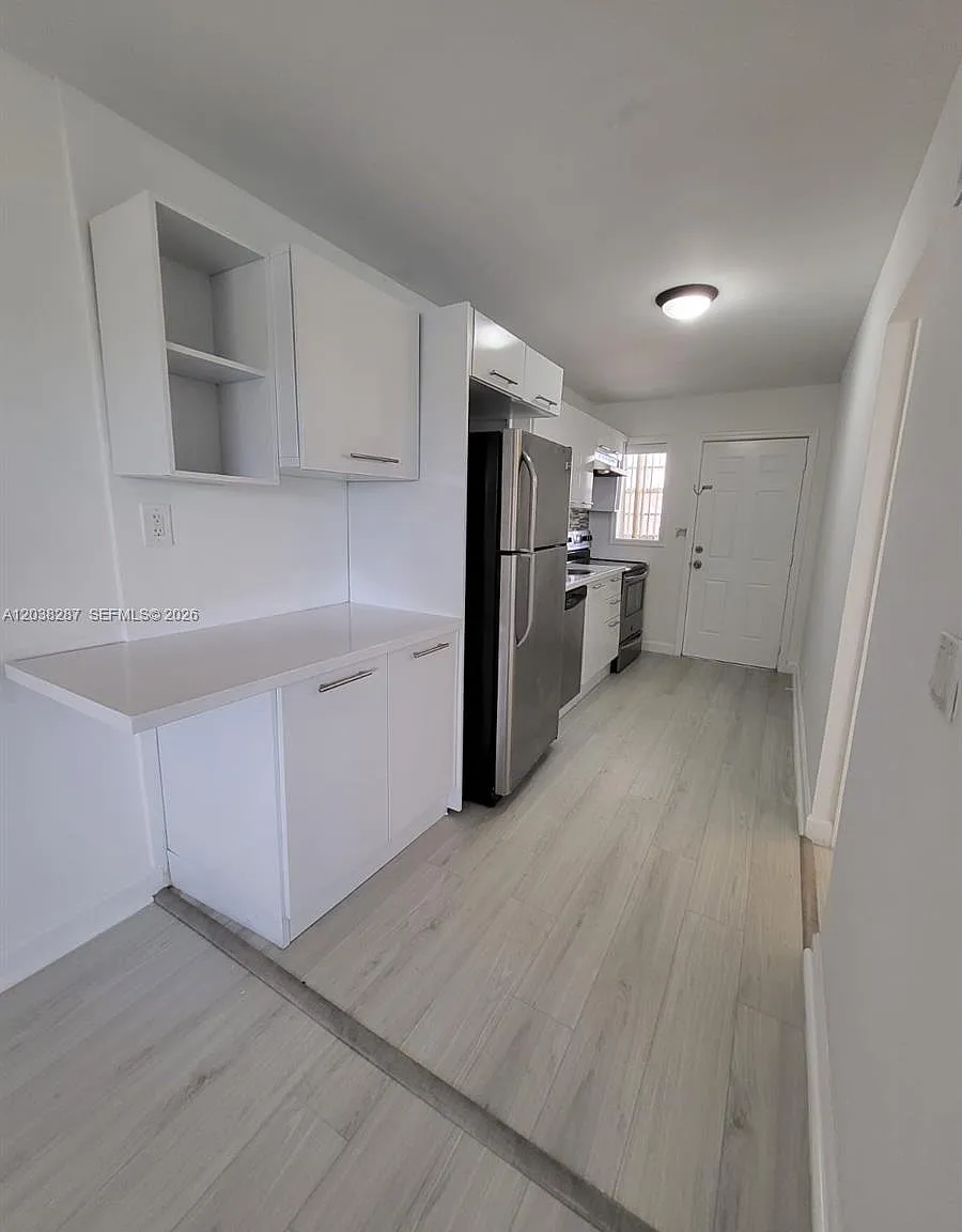 Floridian Arms Condo — Photo 4