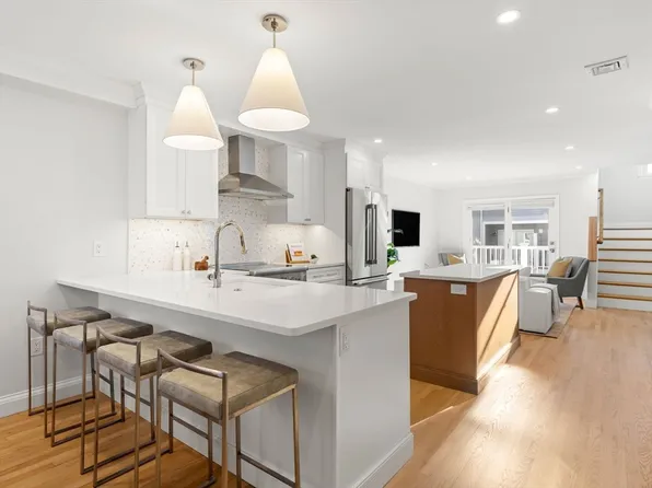 713-715 E 7th St, Boston, MA 02127