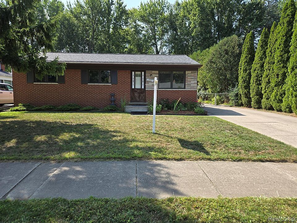 1st image of 340 Trombley Dr
