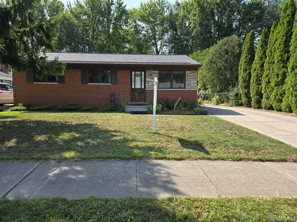 340 Trombley Dr, Troy, MI 48083