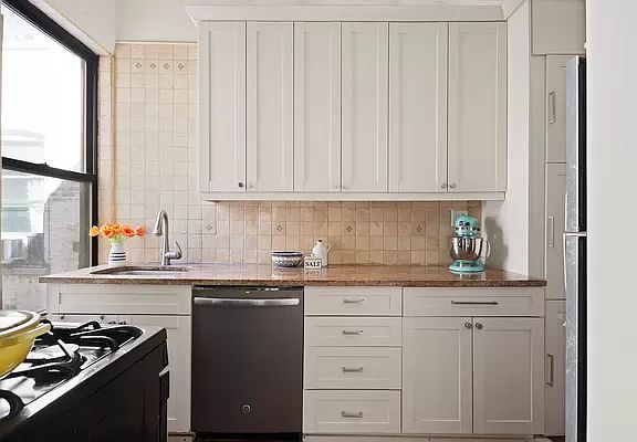 4th image of 328 Sterling Pl APT 4C