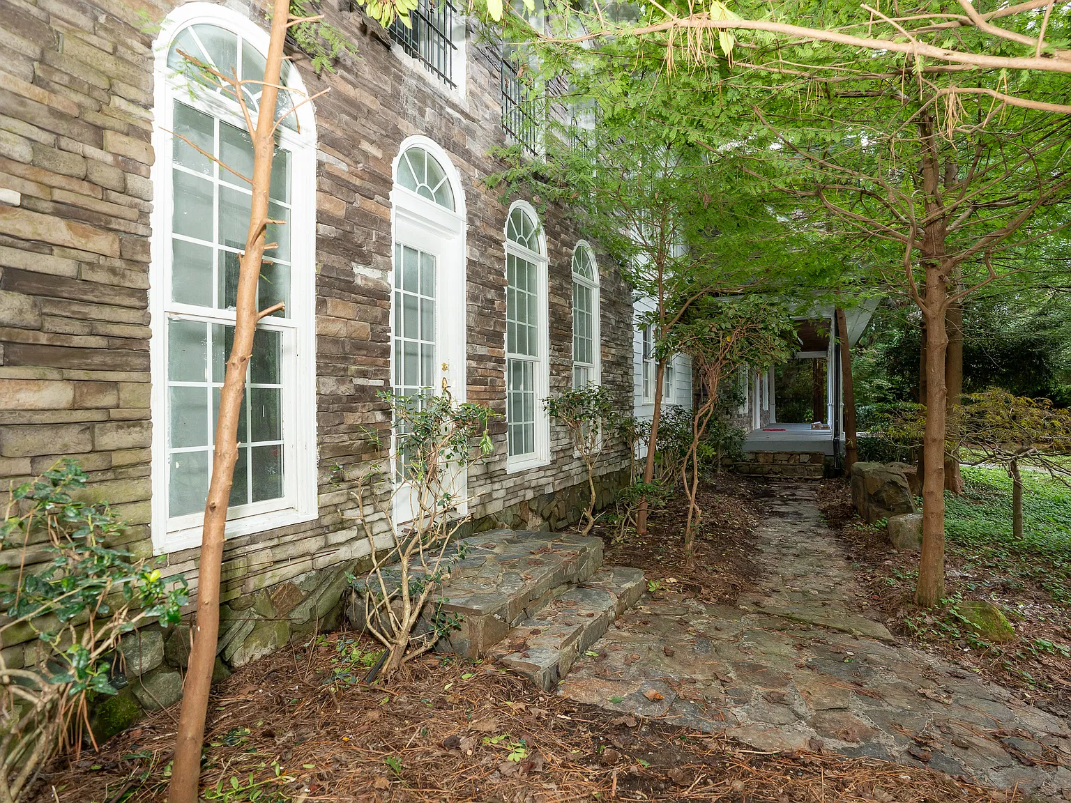 4 bed, 4600 sqft, $3,600 — Photo 4