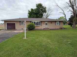 425 N Farley Rd, Oblong, IL 62449