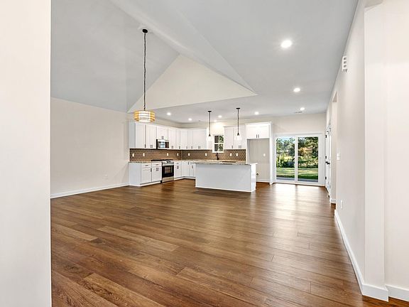 4th image of 1205 S Main St