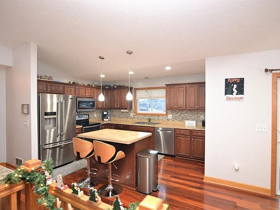 3rd image of 801 Sunrise Ct