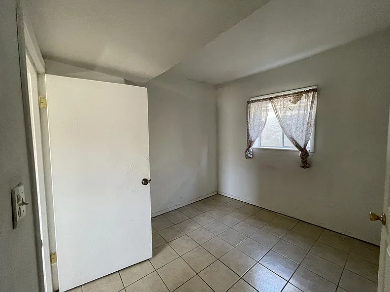 3315 E Missouri Ave — Photo 9