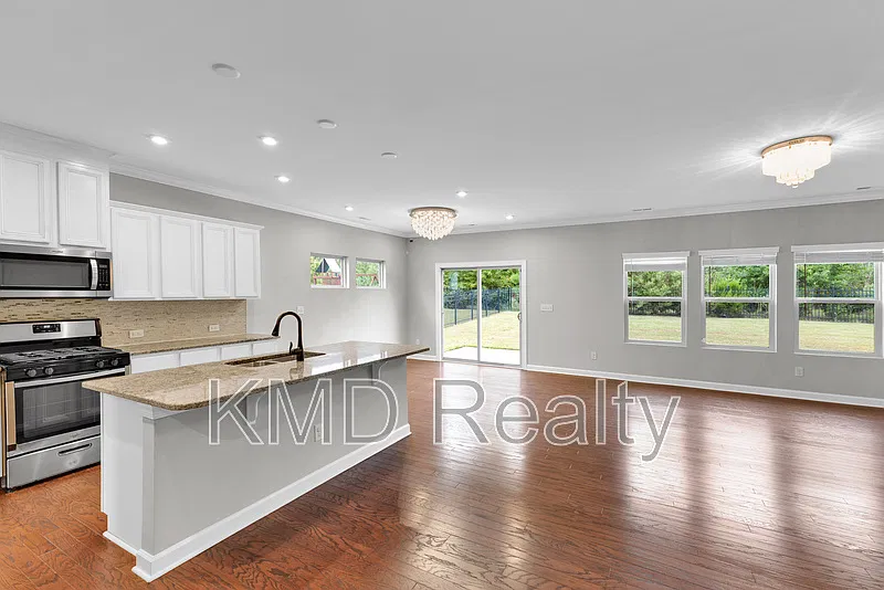 5 bed, 3.0 bath, 3127 sqft, $2,795 — Photo 3