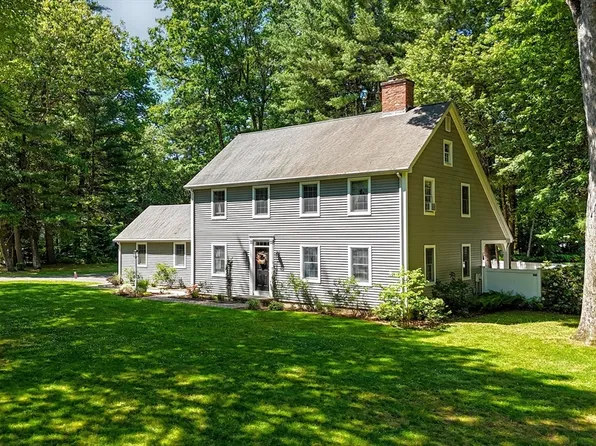 12 Blueberry Bnd, South Hadley, MA 01075