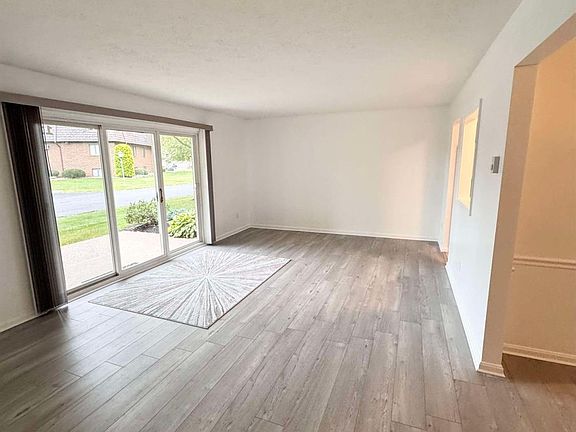 5th image of 127 Stonyridge Dr APT 110