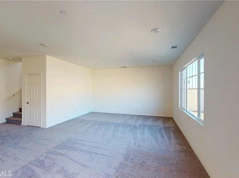 21084 Telegraph Rd — Photo 5