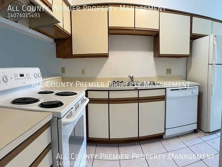 2021 Caribbean Dr S — Photo 3