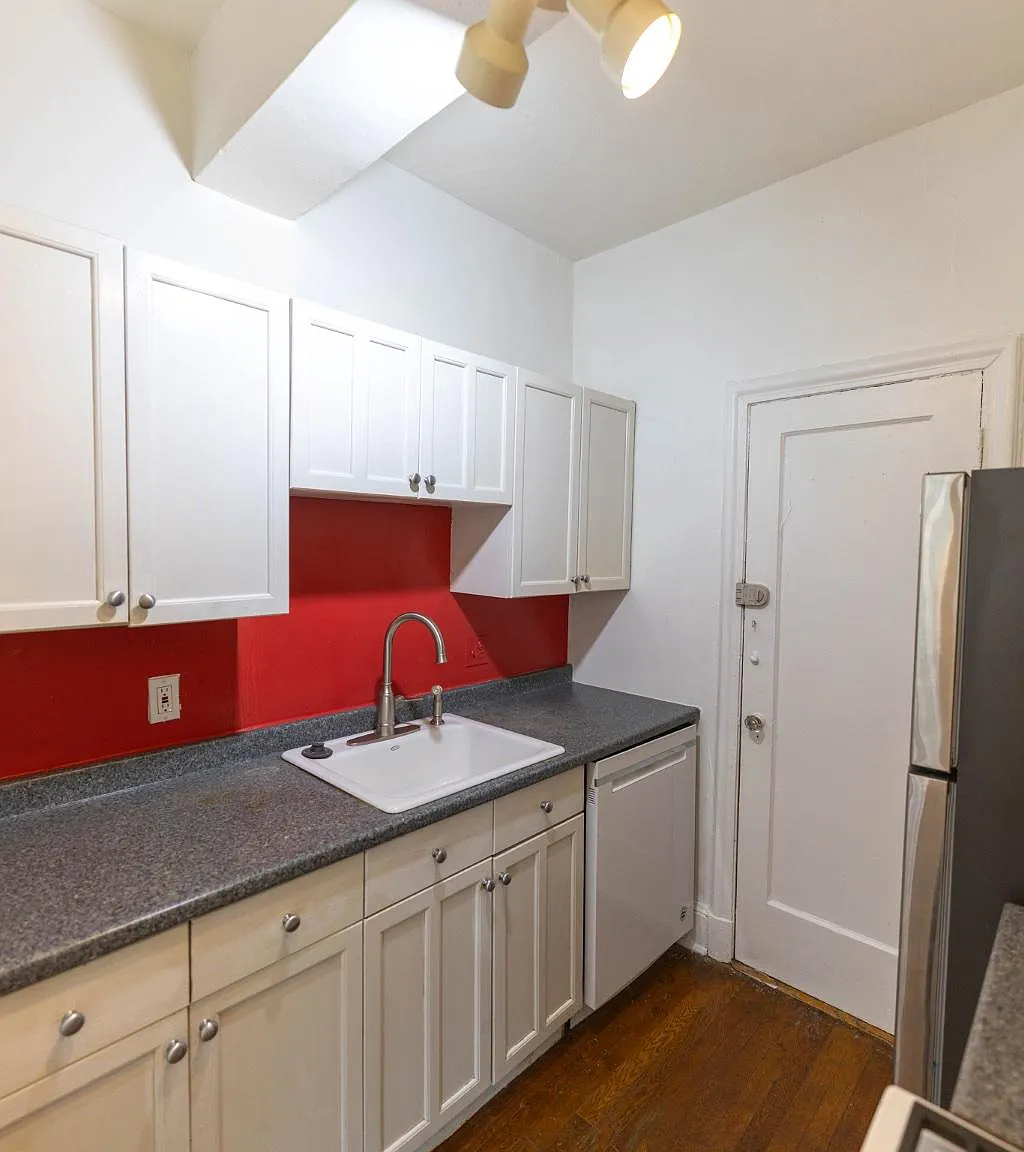 2032 Belmont Rd NW — Photo 4