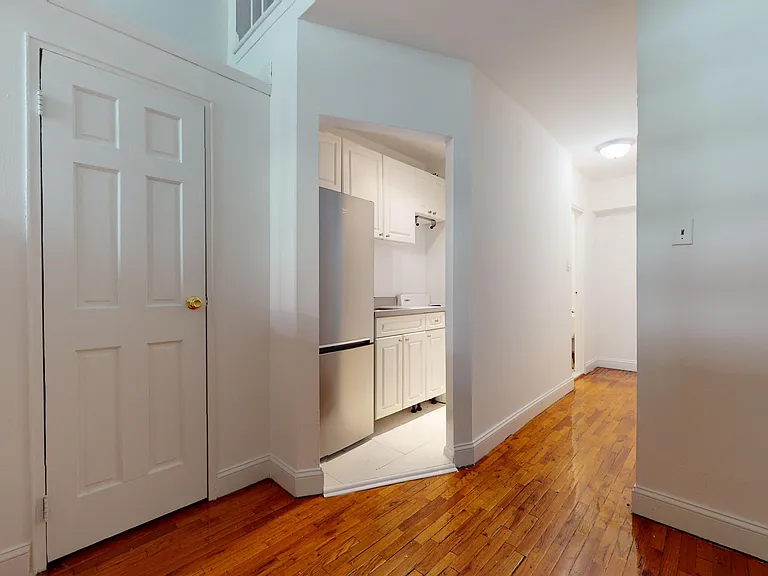 403 E 87th St #2D — Photo 4