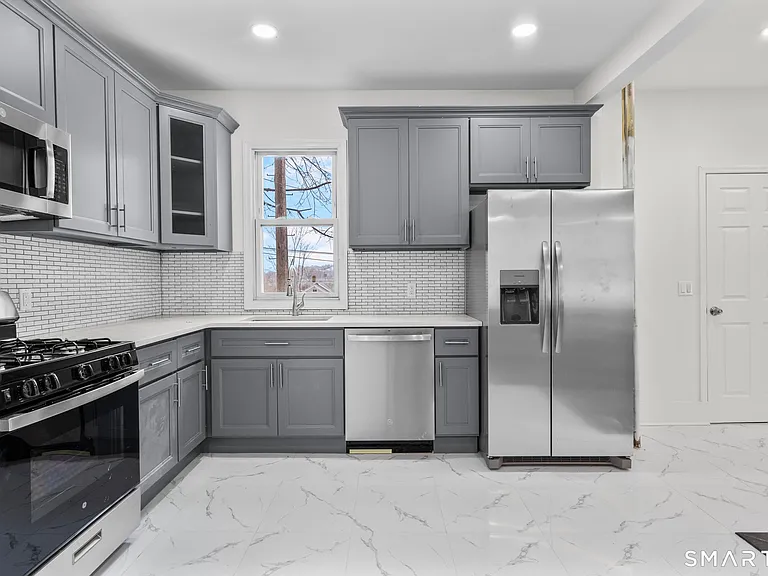 37 Johnson St — Photo 17