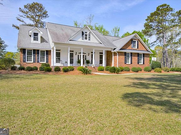 2nd image of 1490 Country Club Cir