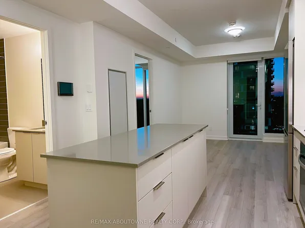 3079 Trafalgar Rd, Oakville, ON
