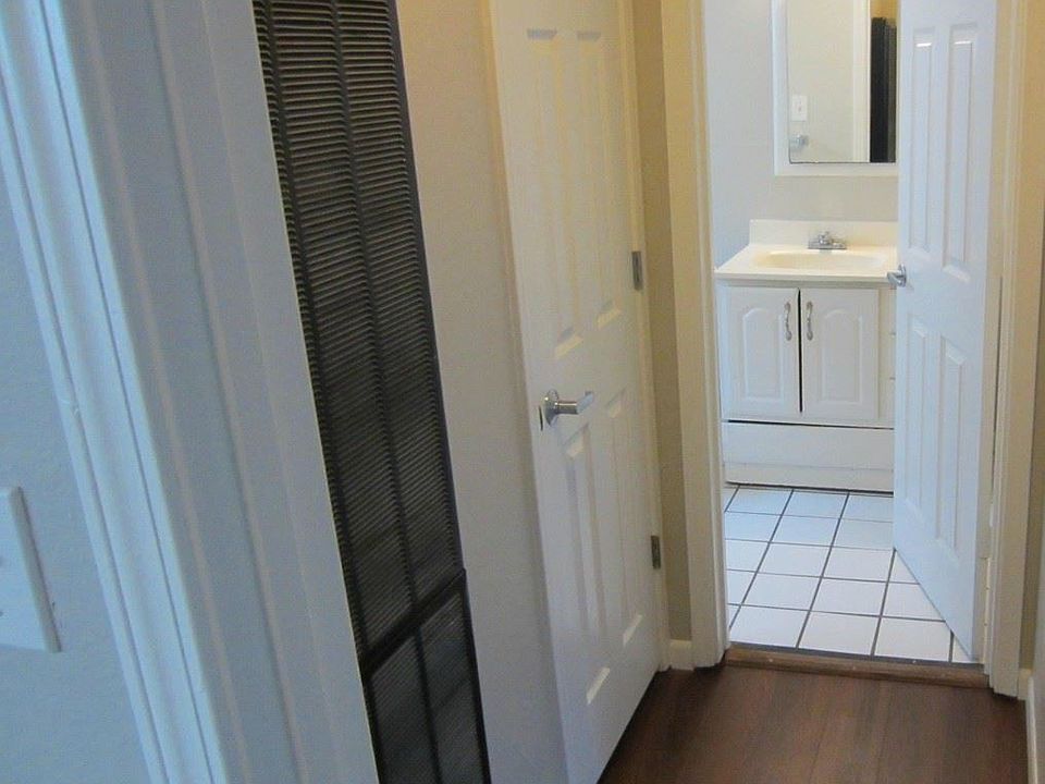2nd image of 3240 Bell St APT 08