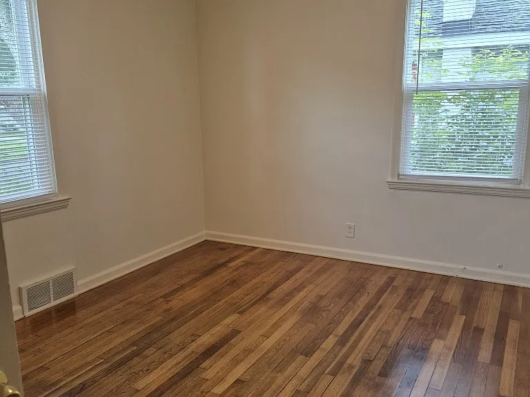 210 W Yale Ave — Photo 12