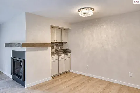 999 W Green Ct #2 — Photo 8