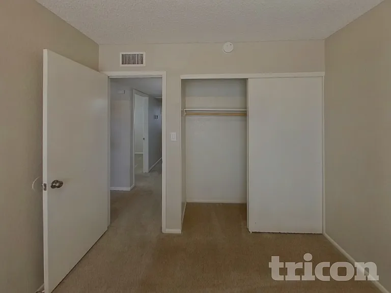 1628 E Saint Anne Ave — Photo 11