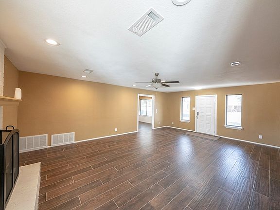5th image of 4201 Thornberry Dr
