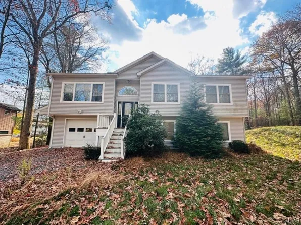 160 Spruce Dr, Dingmans Ferry, PA 18328