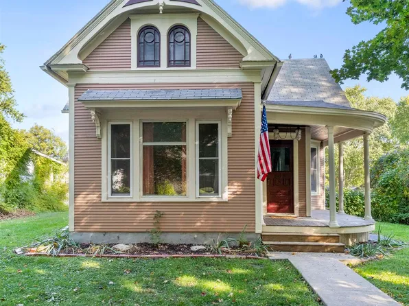 203 E Elm St, Winfield, IA 52659