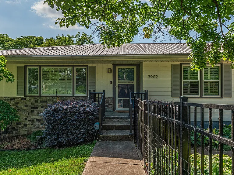 3902 Laird Ln — Photo 41