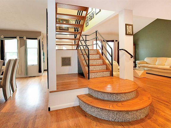 2nd image of 411 Sterling Pl