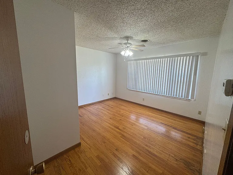 525 E 47th St — Photo 30