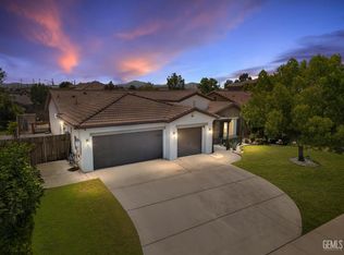 2004 Suncrisp Ln, Bakersfield, CA 93312