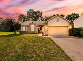 2030 Orchard Ct, West Bloomfield, MI 48324