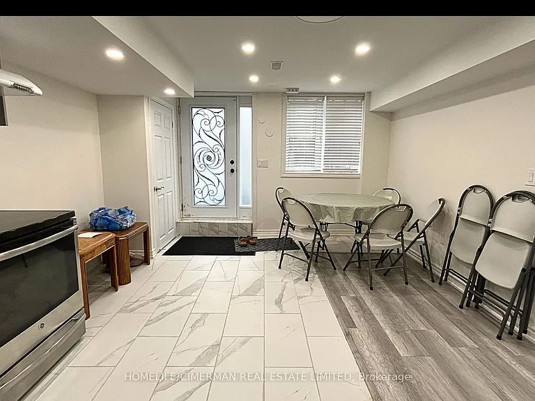 133 Sharavogue Ave #B — Photo 8
