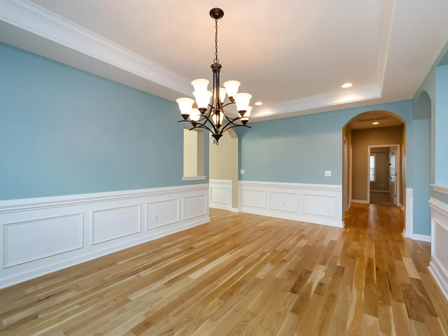 5 bed, 3505 sqft, $3,680 — Photo 4
