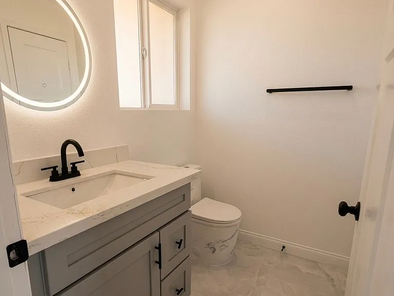 8423 Tamarind Ave — Photo 8