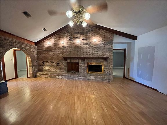2nd image of 4016 Hugo Dr