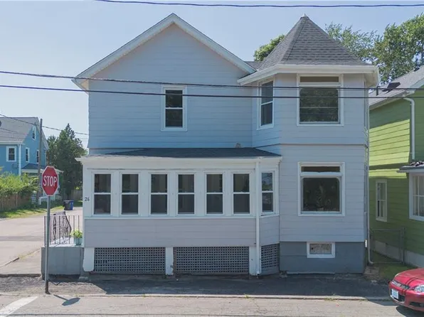26 Prescott Hall Rd, Newport, RI 02840