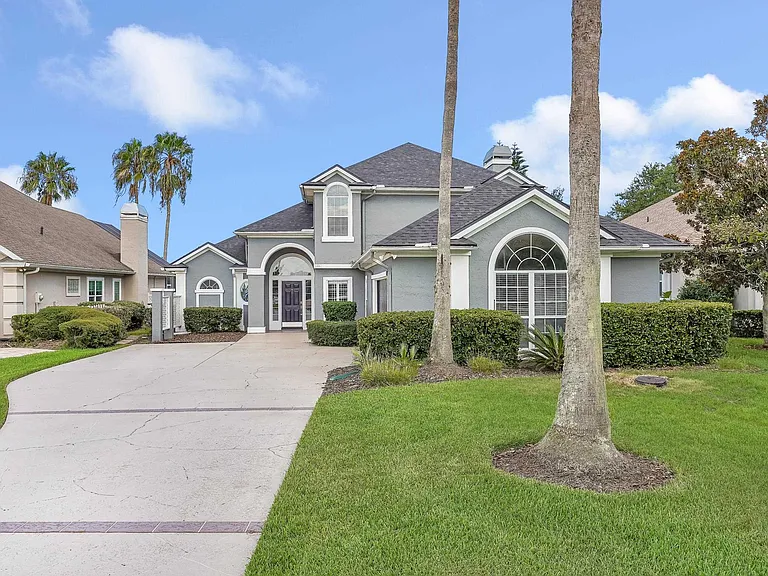 506 Lakeway Dr — Photo 2