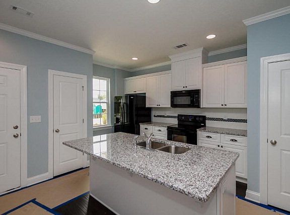 3rd image of 622 Aberdeen Cir #12B