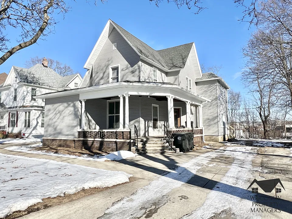 749 Parker Ave