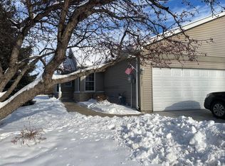 2121 Southwind Rd, Maplewood, MN 55109