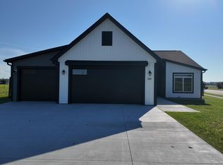 2403 Dutton Cir SE, Mandan, ND 58554