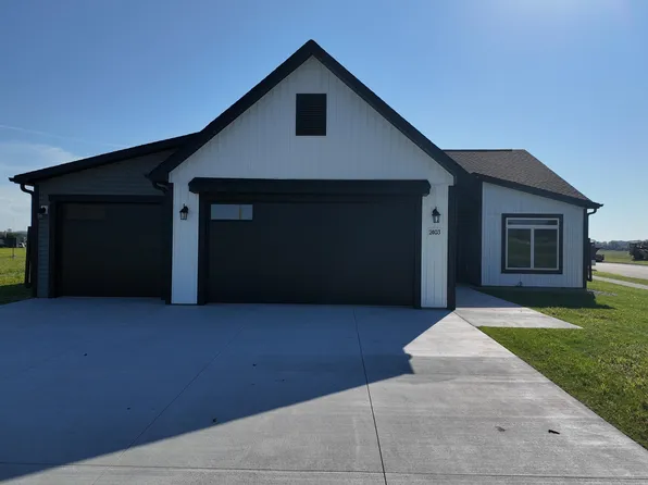 2403 Dutton Cir SE, Mandan, ND 58554