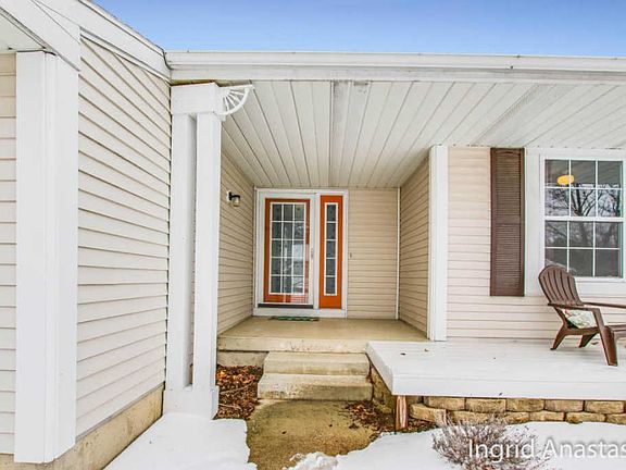 3rd image of 4377 Summerlane Ave NE