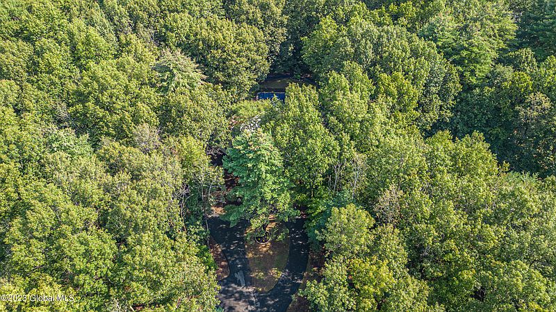 3rd image of 539 Clifton Park Center Road