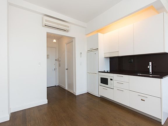 5th image of 212 W 91st St APT 1015
