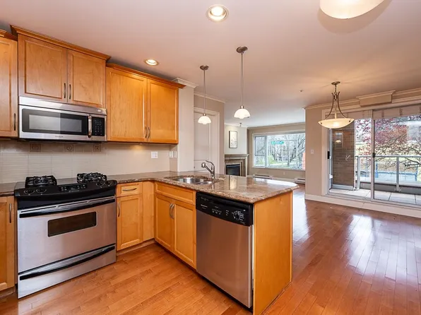 2103 W 45th Ave #203, Vancouver, BC V6M 2J2