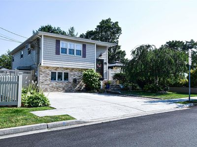 73 Bristol Street, Lindenhurst, NY, 11757