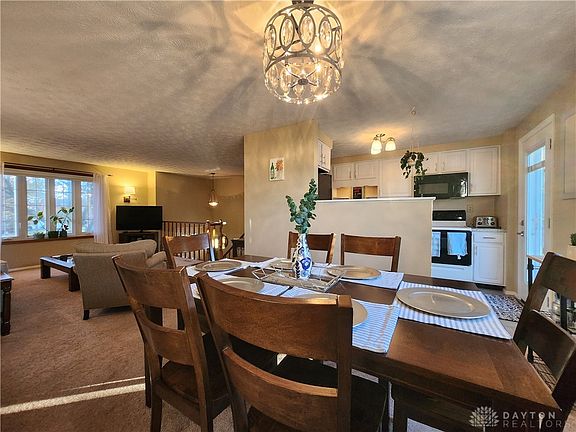 5th image of 2241 English Oak Ct